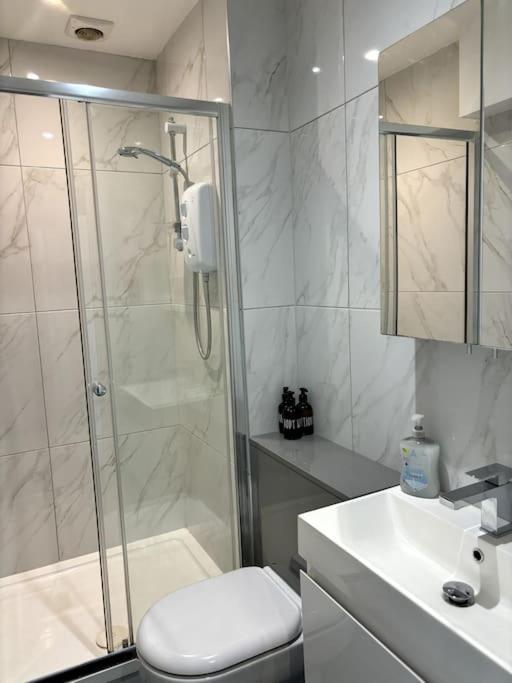 The One-Bedroom Central Brighton Retreat ภายนอก รูปภาพ